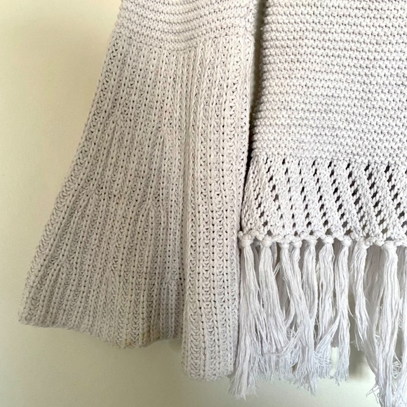 Line Knitwear Fringe Bell Sleeve Sweater - Picture 4 of 4